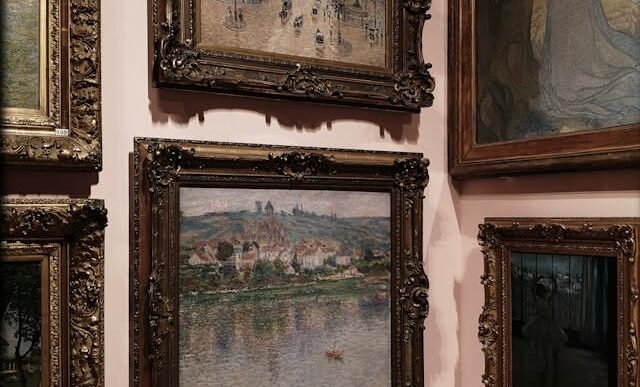 Entryway Wow Factor: Choosing Statement Paintings